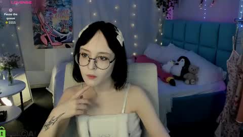Snapshot of lilac_muse chatting on 06/26/26, 11:03 Lili online show from 06/26/26, 11:03