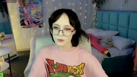 Snapshot of lilac_muse chatting on 07/15/26, 11:26 Lili online show from 07/15/26, 11:26