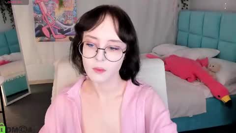 Snapshot of lilac_muse chatting on 07/17/26, 10:55 Lili online show from 07/17/26, 10:55