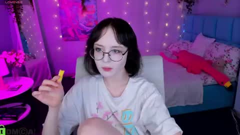 Snapshot of lilac_muse chatting on 07/26/26, 11:06 Lili online show from 07/26/26, 11:06