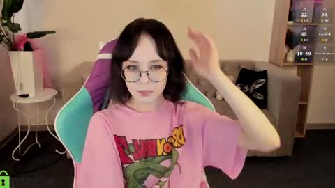 Snapshot of lilac_muse chatting on 07/29/26, 11:19 Lili online show from 07/29/26, 11:19