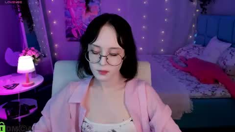 Snapshot of lilac_muse chatting on 07/30/26, 11:31 Lili online show from 07/30/26, 11:31