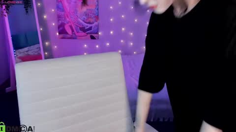 Snapshot of lilac_muse chatting on 07/31/26, 11:20 Lili online show from 07/31/26, 11:20