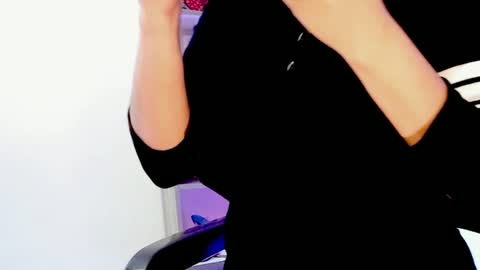 Snapshot of lilah_sweet chatting on 02/09/25, 01:25 Lilah Sweet online show from 02/09/25, 01:25