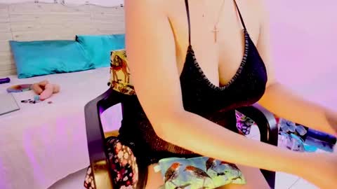 Snapshot of lilah_sweet chatting on 09/09/25, 12:15 Lilah Sweet online show from 09/09/25, 12:15