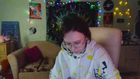 Snapshot of lileyfoxxx chatting on 12/20/24, 10:38 Lil online show from 12/20/24, 10:38