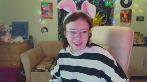 Snapshot of lileyfoxxx chatting on 01/04/25, 12:05 Lil online show from 01/04/25, 12:05