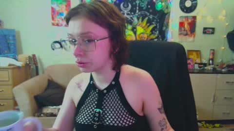 Snapshot of lileyfoxxx chatting on 01/21/25, 02:22 Lil online show from 01/21/25, 02:22