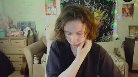 Snapshot of lileyfoxxx chatting on 09/29/25, 02:00 Lil online show from 09/29/25, 02:00