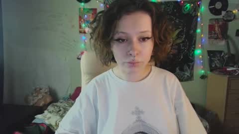 Snapshot of lileyfoxxx chatting on 10/18/25, 11:33 Lil online show from 10/18/25, 11:33