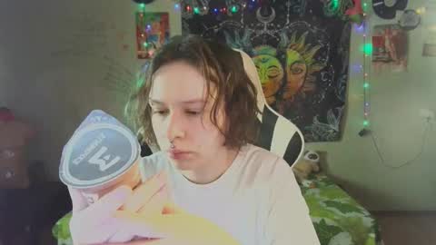 Snapshot of lileyfoxxx chatting on 12/04/25, 11:19 Lil online show from 12/04/25, 11:19