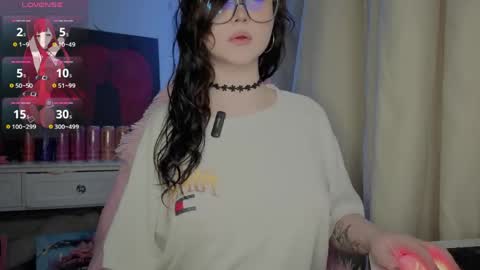 Nika and Lori online show from 05/01/26, 10:42