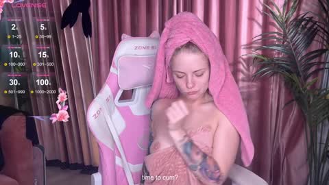 Lili online show from 09/16/25, 07:15