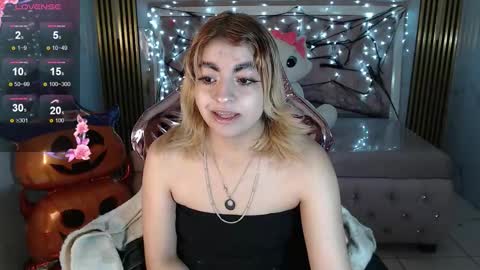 Snapshot of lili_conor_s chatting on 10/21/25, 04:13 Lili online show from 10/21/25, 04:13