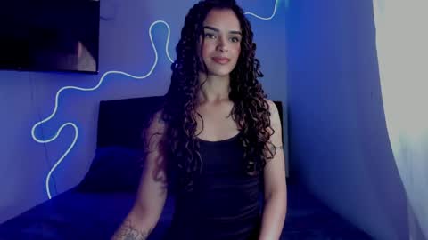 lili_evanss online show from 05/05/26, 06:16