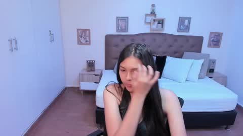 Lili online show from 11/28/25, 08:22