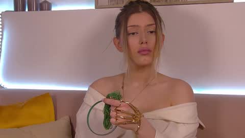 Mia online show from 01/27/25, 09:34