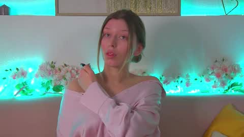 Mia online show from 02/18/25, 06:26