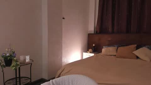 Lilian online show from 11/18/25, 12:16