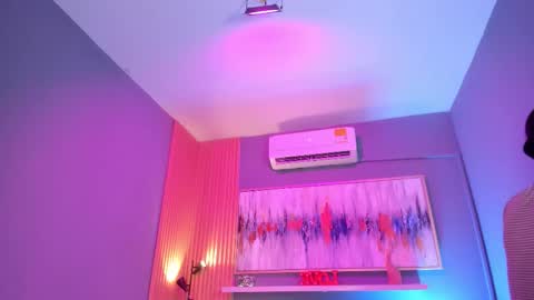 holis soy lily chang no olvides el pulgar arriba es muy importante para mi 3 independent model online show from 02/26/26, 07:46