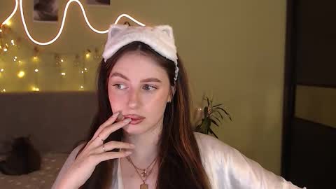 Snapshot of liliatlu chatting on 09/18/25, 11:40 Lilu online show from 09/18/25, 11:40