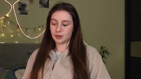 Snapshot of liliatlu chatting on 10/15/25, 10:43 Lilu online show from 10/15/25, 10:43