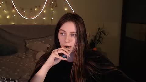 Snapshot of liliatlu chatting on 10/20/25, 12:11 Lilu online show from 10/20/25, 12:11