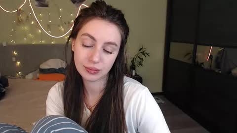 Snapshot of liliatlu chatting on 11/27/25, 12:24 Lilu online show from 11/27/25, 12:24