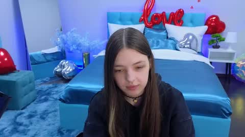 Lili Bakery online show from 02/17/25, 02:53