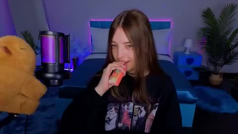 Lili Bakery online show from 09/16/25, 02:01