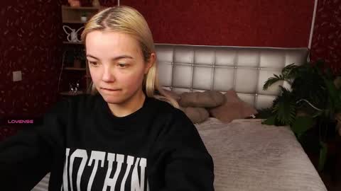 Lilie online show from 02/09/25, 02:18