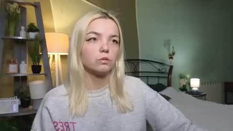 Lilie online show from 02/16/25, 06:54