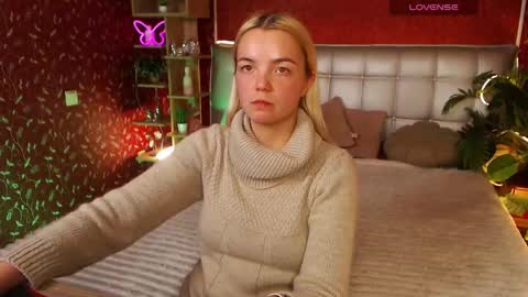 Lilie online show from 02/17/25, 06:26