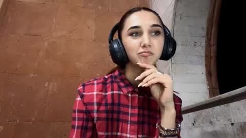 Lina online show from 09/10/25, 09:59