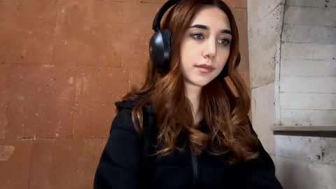 Lina online show from 09/13/25, 10:09