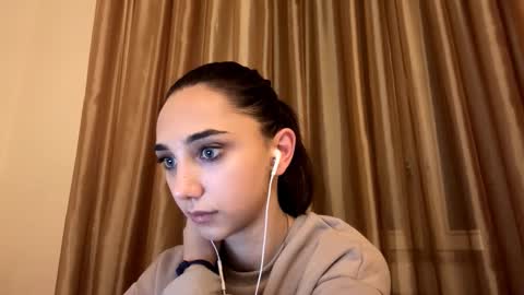 Lina online show from 09/26/25, 11:20