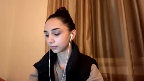 Lina online show from 10/03/25, 10:18