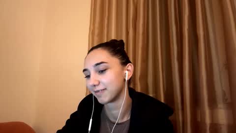 Lina online show from 10/06/25, 10:07