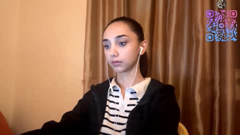 Lina online show from 10/15/25, 10:21