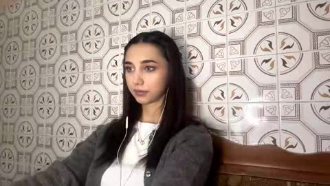 Lina online show from 11/21/25, 10:19