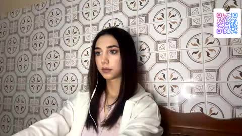 Lina online show from 11/23/25, 10:09