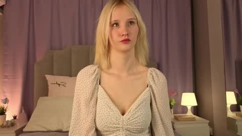 LiliMew online show from 04/15/26, 03:24