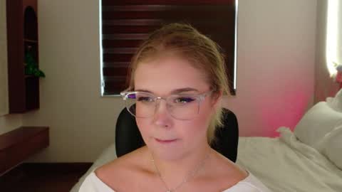 Lilith Bonheur online show from 04/08/26, 11:16