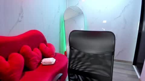 lilith cooper20 online show from 10/24/25, 09:33