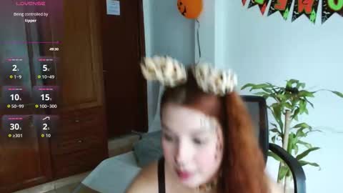 lili online show from 10/31/25, 03:24