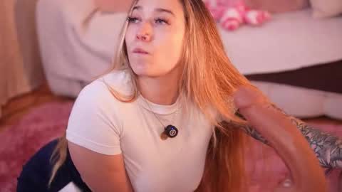 Lilith Gray online show from 12/16/25, 03:44