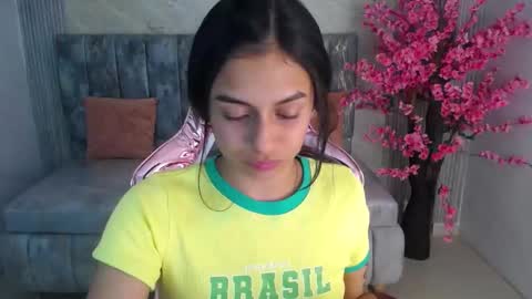 Snapshot of lilith_petit_sub chatting on 01/25/25, 06:57 Lilith online show from 01/25/25, 06:57