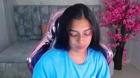 Snapshot of lilith_petit_sub chatting on 01/31/25, 04:17 Lilith online show from 01/31/25, 04:17