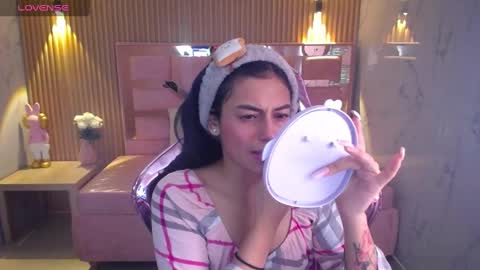 Snapshot of lilith_petit_sub chatting on 02/21/25, 01:22 Lilith online show from 02/21/25, 01:22