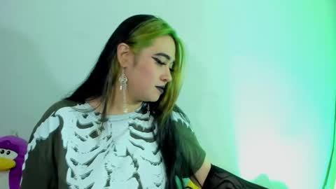 Snapshot of lilith_zenith20 chatting on 11/15/25, 05:49 Lilith online show from 11/15/25, 05:49